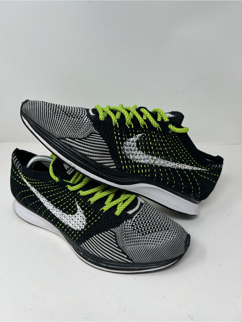Nike Flyknit Racer Mens Sz 11.5 Black White Athletic Road Running Shoes Sneakers